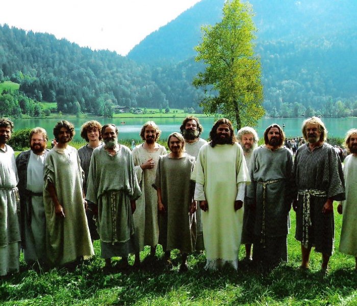 12 Apostel mit Jesus 2011.jpg